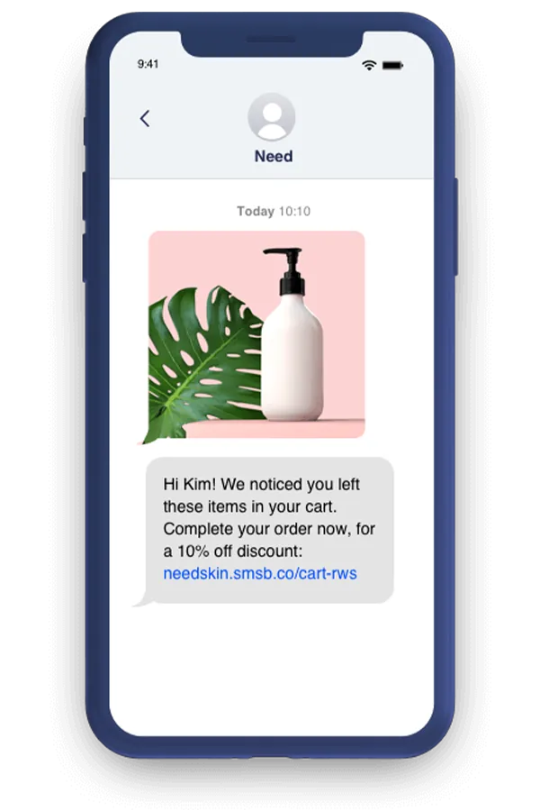 Smartphone met een herinneringsbericht over een achtergelaten winkelmandje, met een productfoto en een kortingsaanbod om de bestelling af te ronden